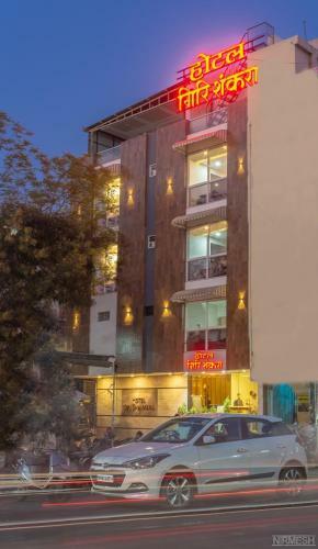 Hotel Giri Shankara