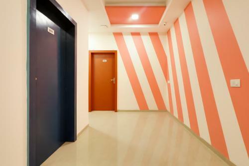 Collection O 60423 Hotel Sr