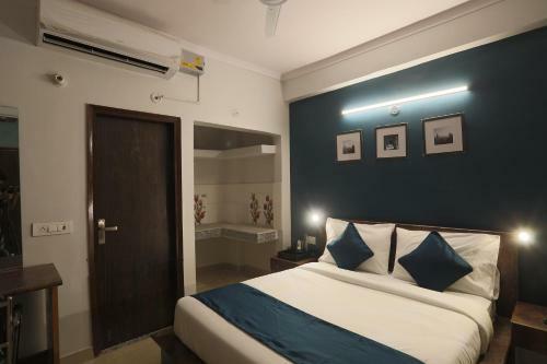 Silverkey Executive Stays 46142 Hotel Ratiram Palace