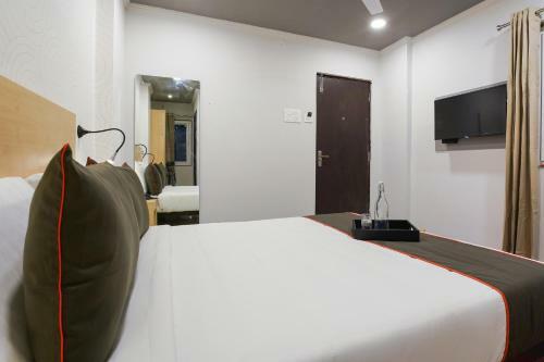 Hotel Collection O 42514 Banjara Hills