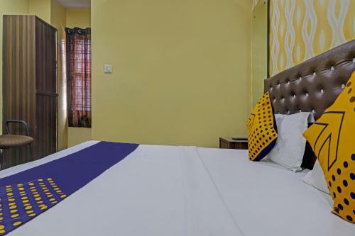 Hotel Spot On 72246 Gayatri Lodge