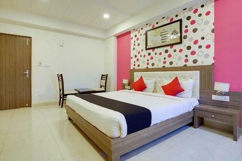 Capital O 49135 Sri Simran Park Hotel