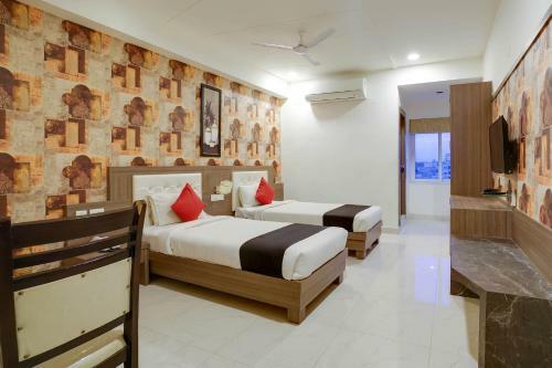 Capital O 49135 Sri Simran Park Hotel