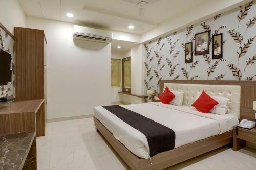 Capital O 49135 Sri Simran Park Hotel