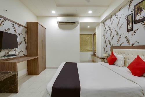 Capital O 49135 Sri Simran Park Hotel