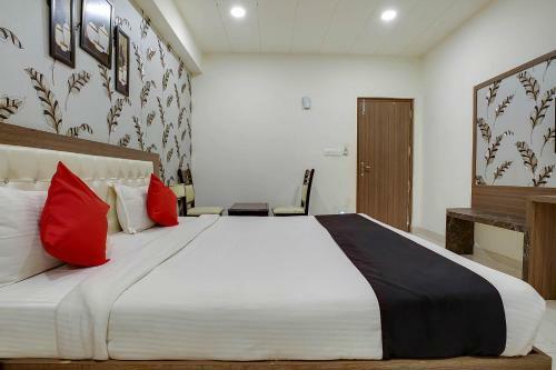 Capital O 49135 Sri Simran Park Hotel