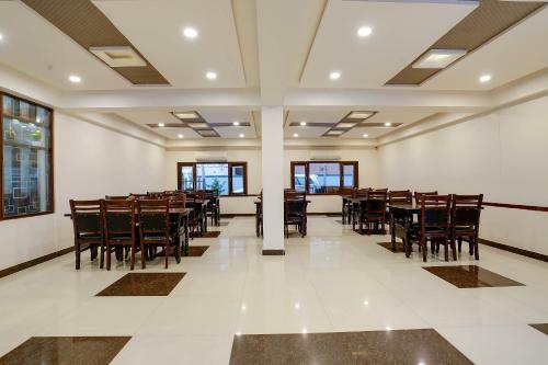 Capital O 49135 Sri Simran Park Hotel
