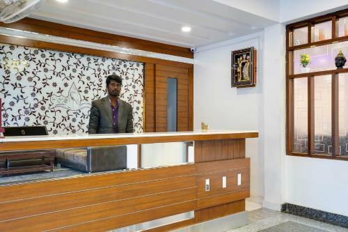 Capital O 49135 Sri Simran Park Hotel