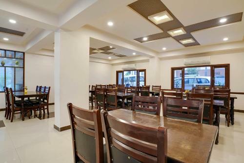 Capital O 49135 Sri Simran Park Hotel