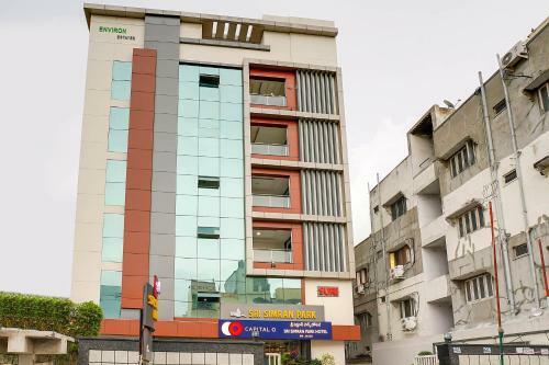 Capital O 49135 Sri Simran Park Hotel