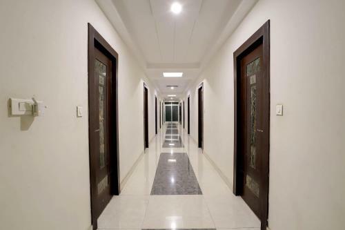 Capital O 49135 Sri Simran Park Hotel