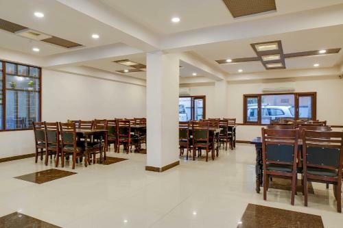 Capital O 49135 Sri Simran Park Hotel