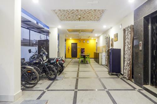 Hostal Oyo 80365 Sri Vinayaka Luxury Hotel