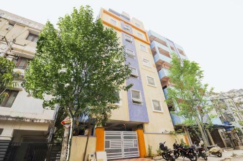 Hostal Oyo 80365 Sri Vinayaka Luxury Hotel
