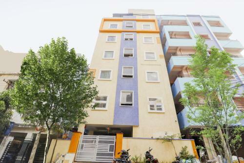 Hostal Oyo 80365 Sri Vinayaka Luxury Hotel
