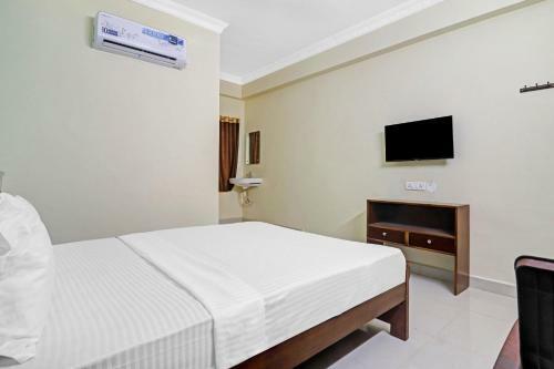 Oyo 85841 Hotel Vibrant Golden Bay