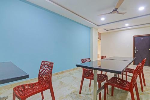 Oyo 85841 Hotel Vibrant Golden Bay