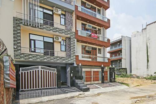 Oyo 81095 Apurwa Hotels