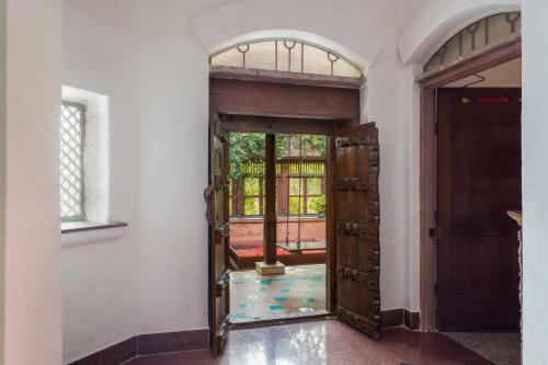 Villa Hostie Chinar Haveli - Heritage Home With Pool, Gurgaon