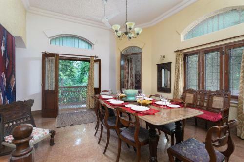 Villa Hostie Chinar Haveli - Heritage Home With Pool, Gurgaon