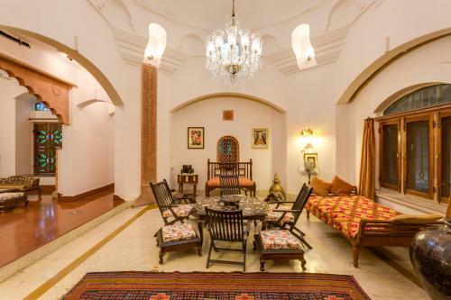 Villa Hostie Chinar Haveli - Heritage Home With Pool, Gurgaon
