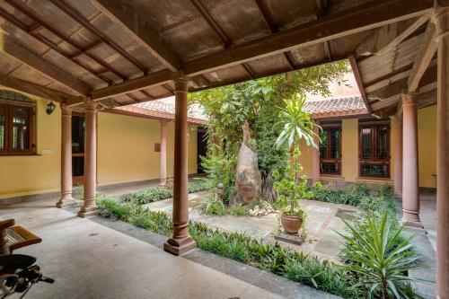 Villa Hostie Chinar Haveli - Heritage Home With Pool, Gurgaon