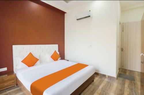 Fabhotel Skylight Inn