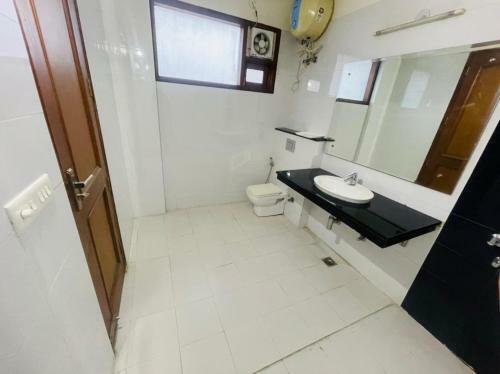 Hostal White House Residency, Gurugram