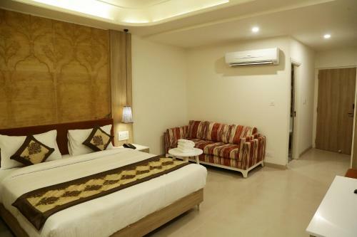 Hotel Ratangarh Palace