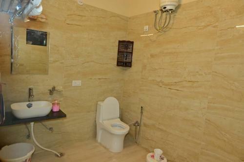 Hostal Suryansh Outhouse