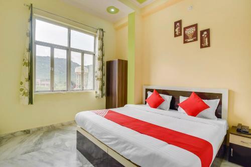 Oyo Flagship 46050 Hotel Roof Top