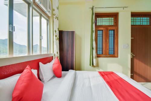 Oyo Flagship 46050 Hotel Roof Top