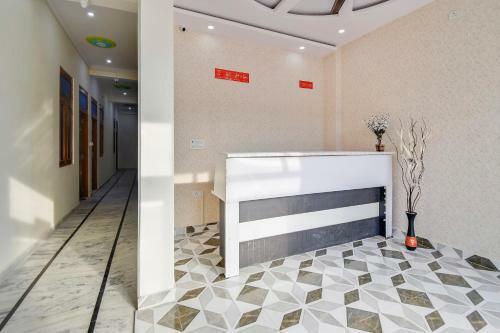 Oyo Flagship 46050 Hotel Roof Top