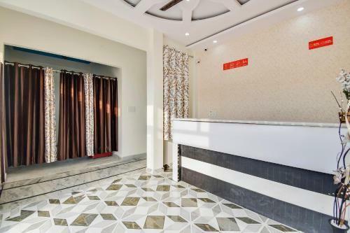 Oyo Flagship 46050 Hotel Roof Top