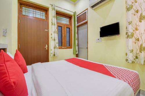 Oyo Flagship 46050 Hotel Roof Top