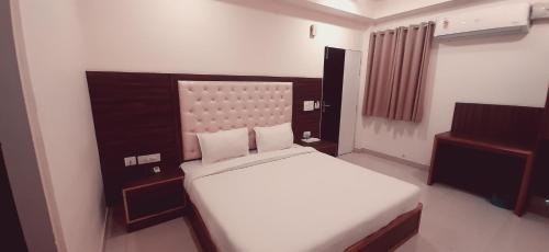Dmk Palace Hotel