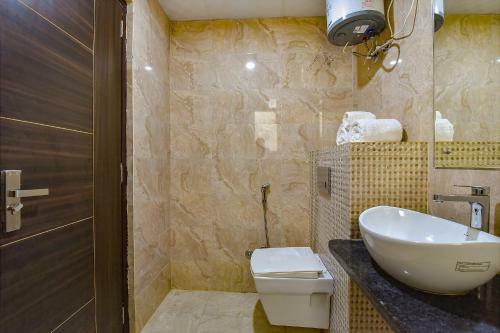 Fabhotel Pink City