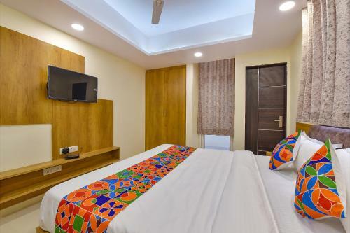 Fabhotel Pink City