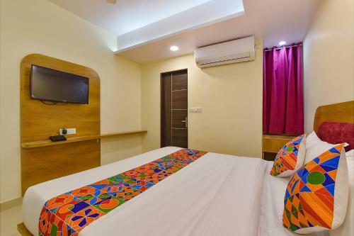 Fabhotel Pink City