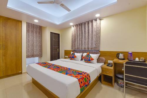 Fabhotel Pink City