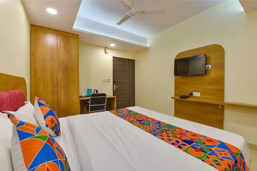 Fabhotel Pink City