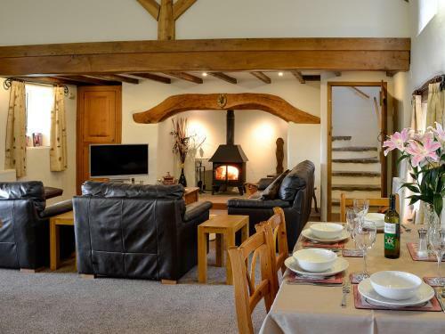 Plas Iwrwg Granary