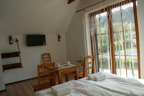Bed & Breakfast Cisna Chata