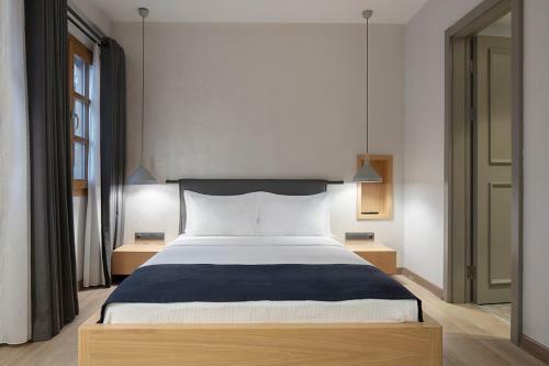 Mellow Blue Hotel & Restaurant