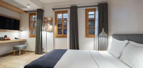 Mellow Blue Hotel & Restaurant
