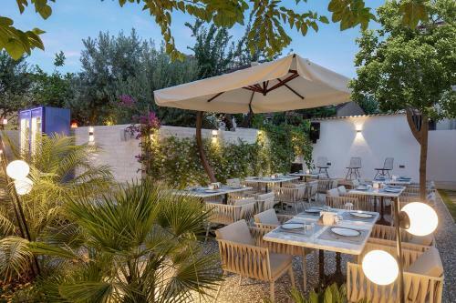Mellow Blue Hotel & Restaurant