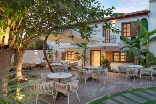 Mellow Blue Hotel & Restaurant