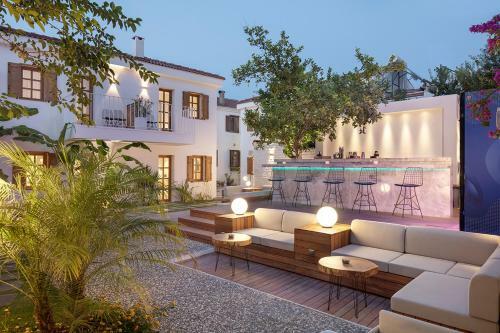 Mellow Blue Hotel & Restaurant
