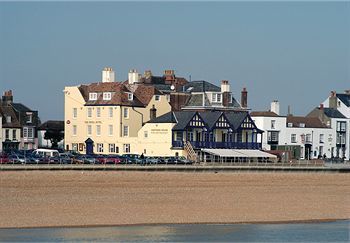 Royal Hotel