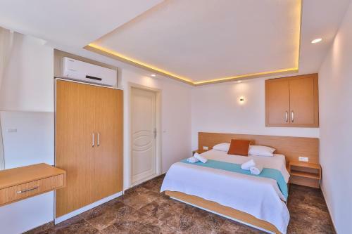 3 House Apart
